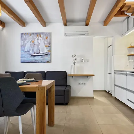 Ferienhaus Liberta - Private Family With Pool & Garden Krnica