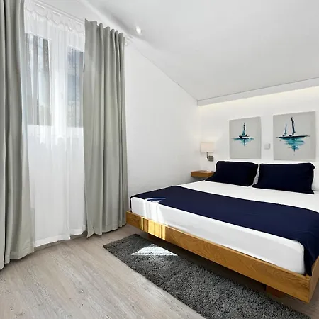 Liberta - Private Family With Pool & Garden