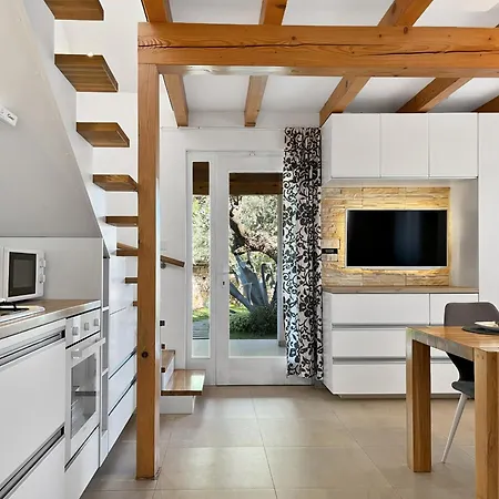 Liberta - Private Family With Pool & Garden Ferienhaus