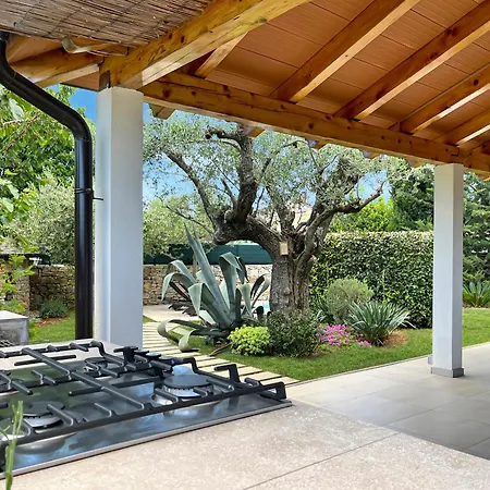 Liberta - Private Family With Pool & Garden Ferienhaus
