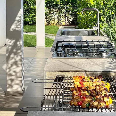 Ferienhaus Liberta - Private Family With Pool & Garden
