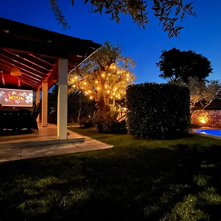 Liberta - Private Family With Pool & Garden Ferienhaus Krnica