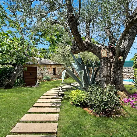 Liberta - Private Family With Pool & Garden Ferienhaus *