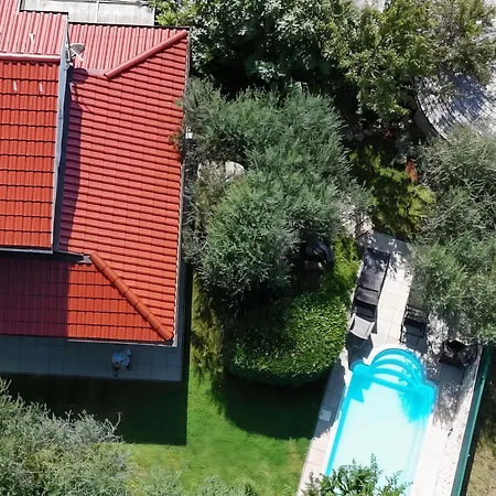 Liberta - Private Family With Pool & Garden Ferienhaus Krnica