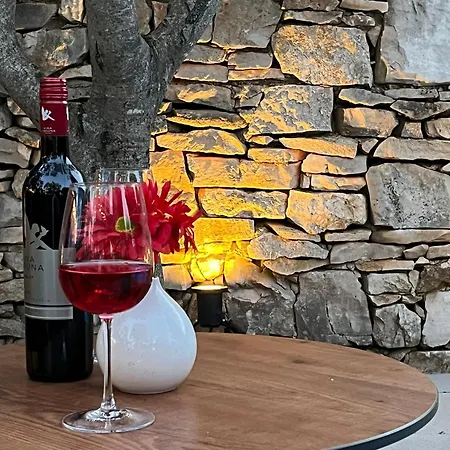 Ferienhaus Liberta - Private Family With Pool & Garden Krnica